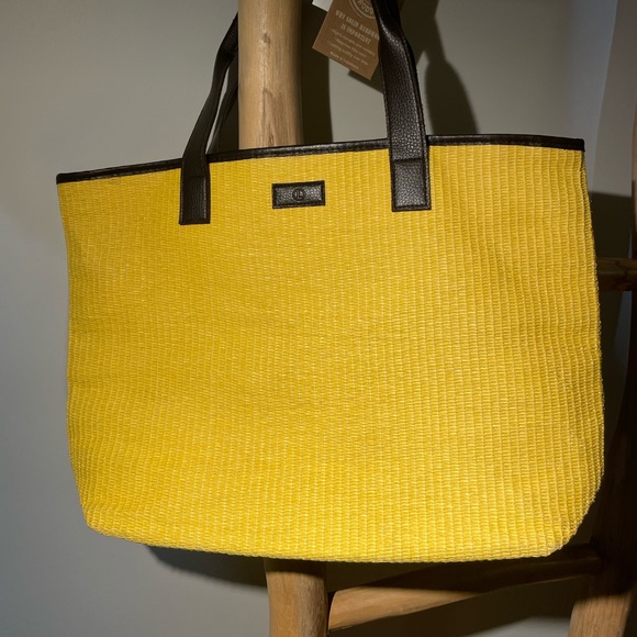 Lancôme pouch never worn. - Picture 1 of 3